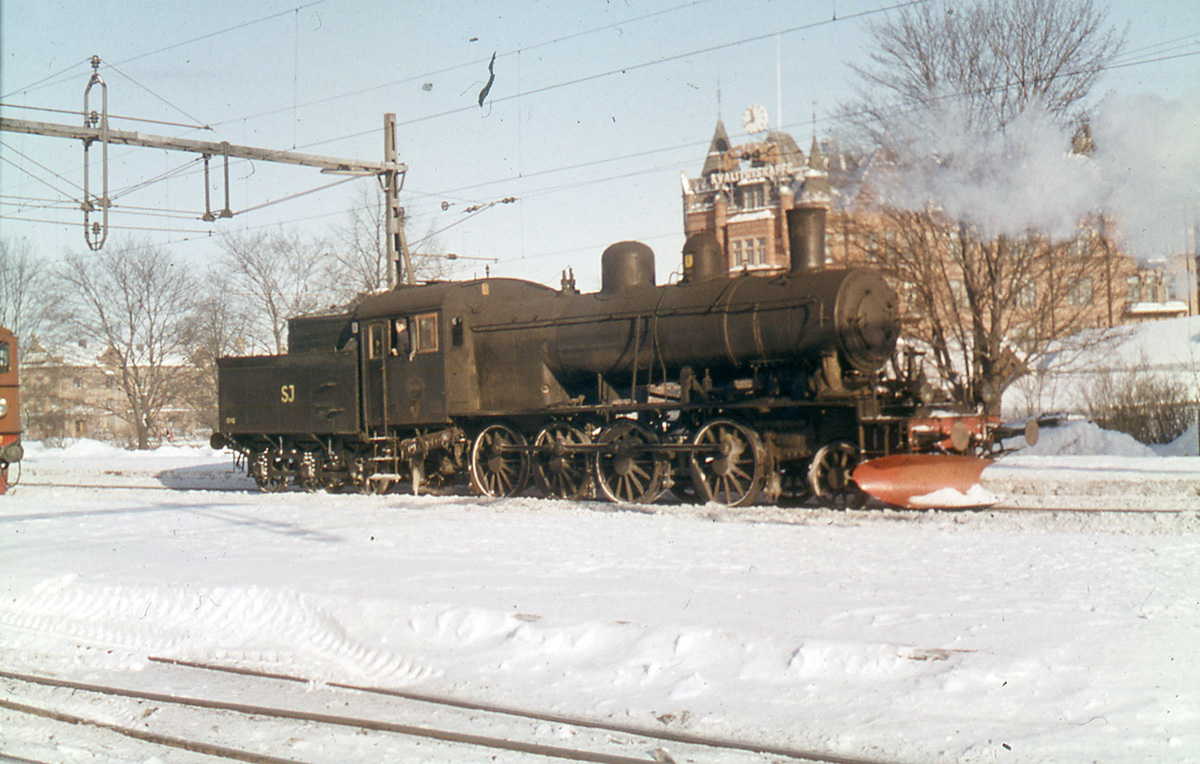 Vxling p Gvle Sdra med SJ E2 1046. www.historiskt.nu