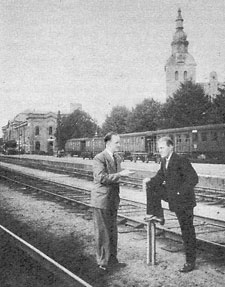 De ungdomliga ordfrandena i frbundets tv Kristianstadsavdelningar, som fr uppbra kamraternas stndiga men berttigade klagoml. T. v. stationskarl Lars Back, ordf. i avd. 35. och t. h. lokeldare Olle Hedlund, ordf. i avd. 344.