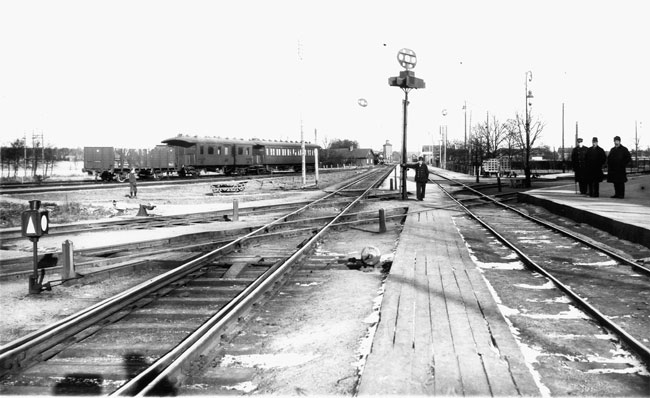 Uddevalla - Vnersborg - Herrljunga Jrnvg, UWHJ, korsning  med Bergslagernas Jrnvgar, BJ, i xnered omkring 1920