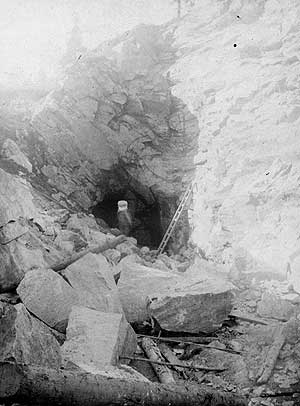 Breakthrough at the tunnel construction west of Aplared