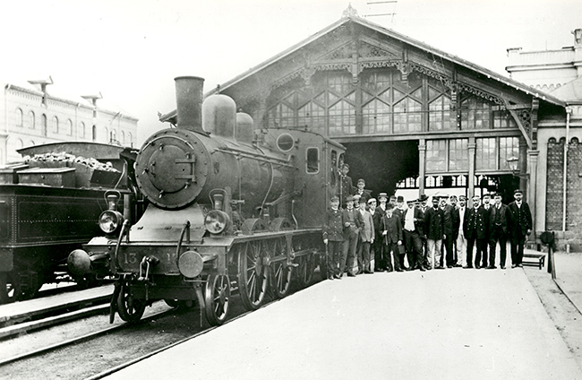 CHJ 13 loket framför dåvarande banhallen i Kristianstad 1910