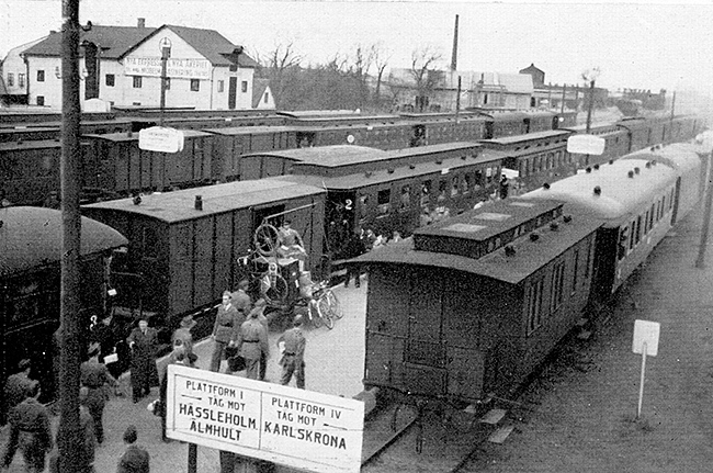 Avgångstid för tåget mot Hässleholm. Kristianstads station 1944