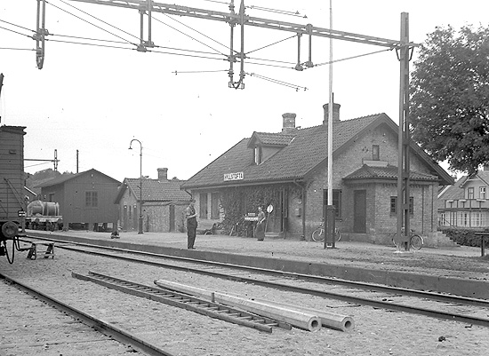 Hyllstofta 1942. Arbete med jrnvgens elektrifiering pgr