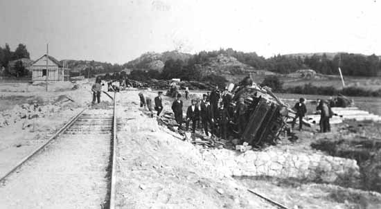 one of the engines have run off the rails at Gläborg