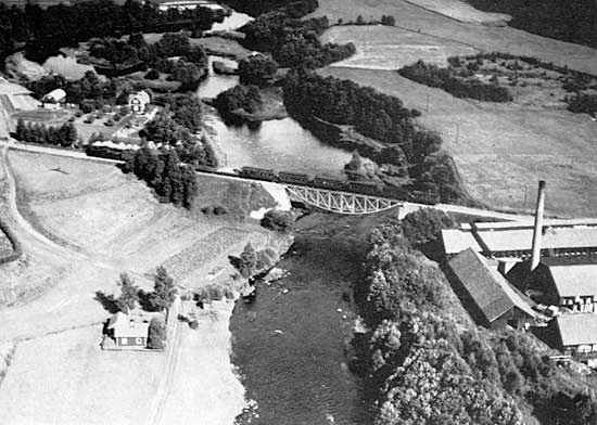 SGGJ train passing on the bridge over Gavlen.