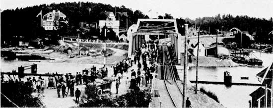 The swing bridge at Kvicksund is a kombined bridge for both road- and railway traffic