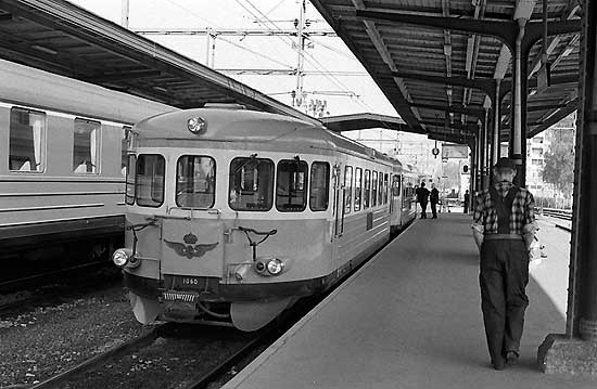 Y6 1059+1060 med tg 3702 p Uppsala C 1976-05-18 kl. 08.55