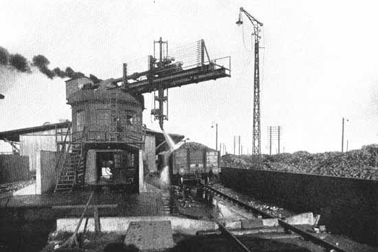 Unloading sugar beets at the Köpingebro sugar mill