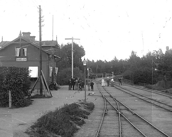 Skrblacka station ngon gng p 1890-talet. Stationshuset r i sitt ursprungliga utfrande. Har senare byggts om i flera etapper. Att en station anlades hr var p grund av Skrblacka bruk som hade anlagts 1872